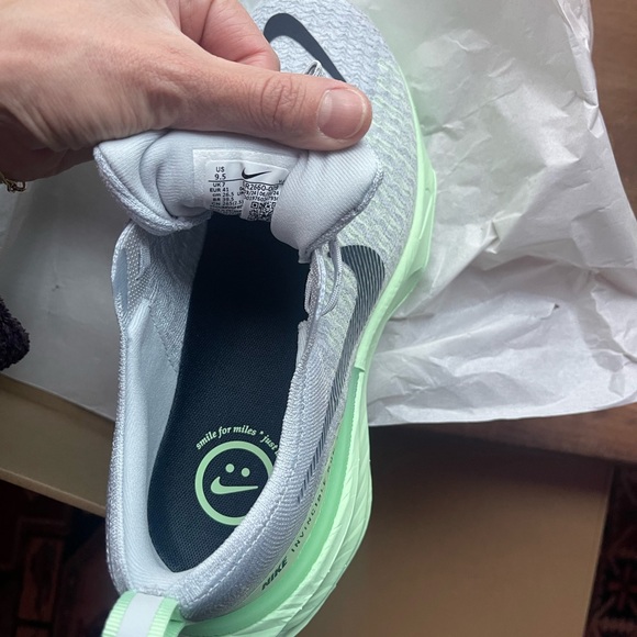 Nike Invincible 3 discontinued 9.5 - Picture 3 of 3